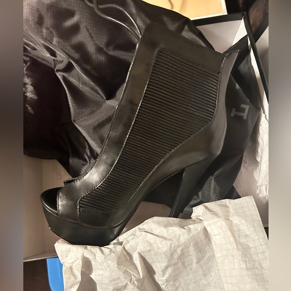 Gwen Stefani L.A.M.B. 'Hoku' Lace-Up
Bootie - Picture 4 of 6